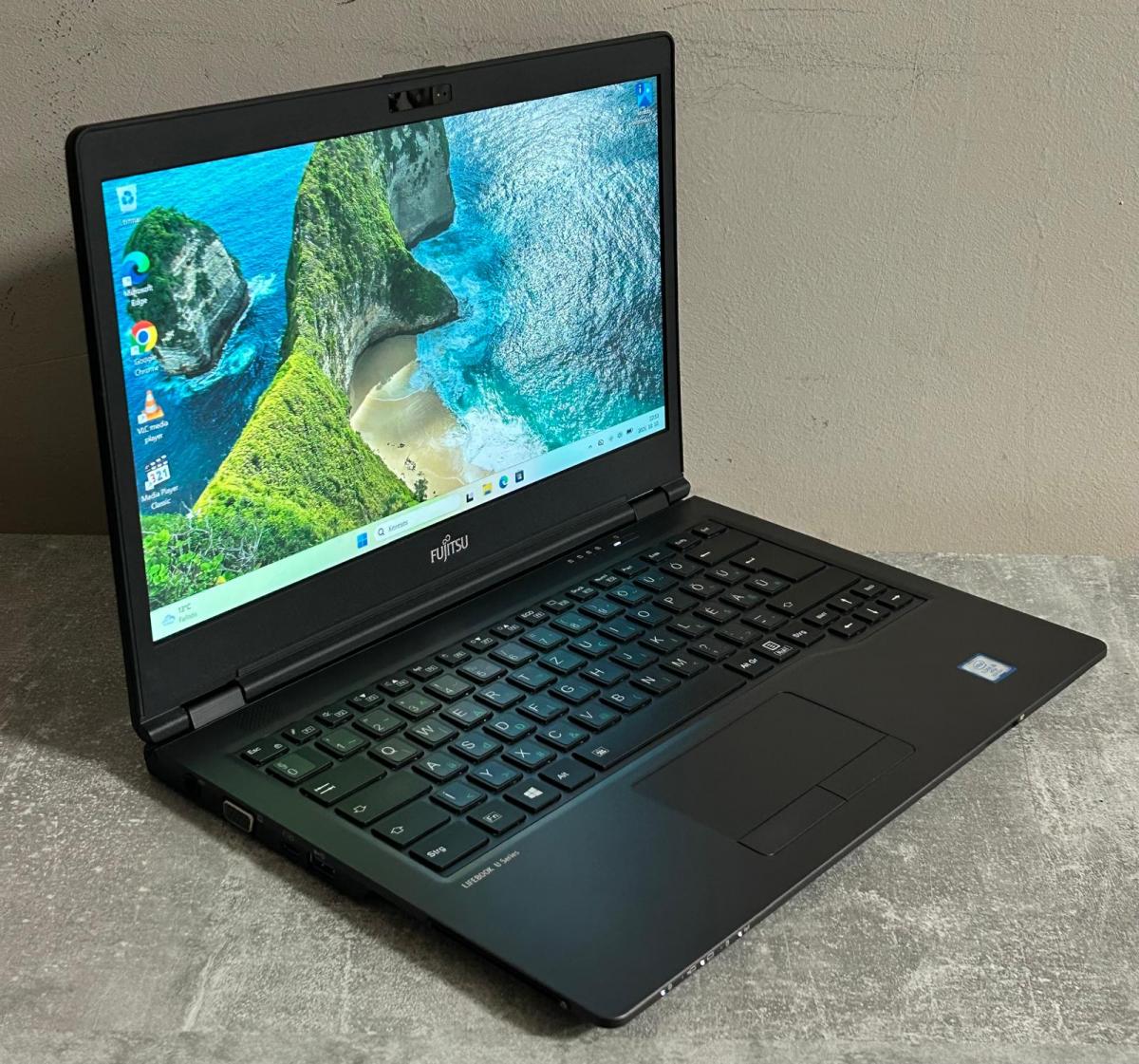 Fujitsu LIFEBOOK U749